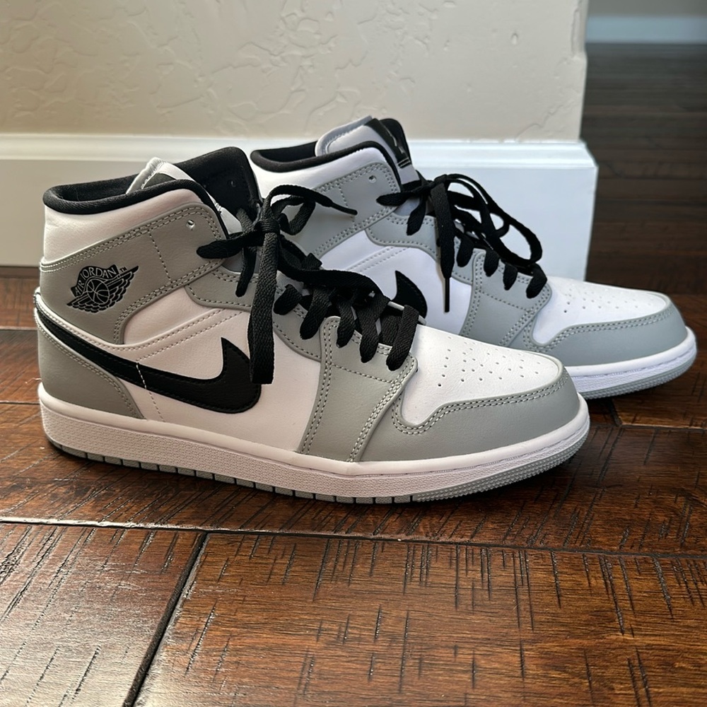 Men’s Air Jordan 1 retro mid shoe